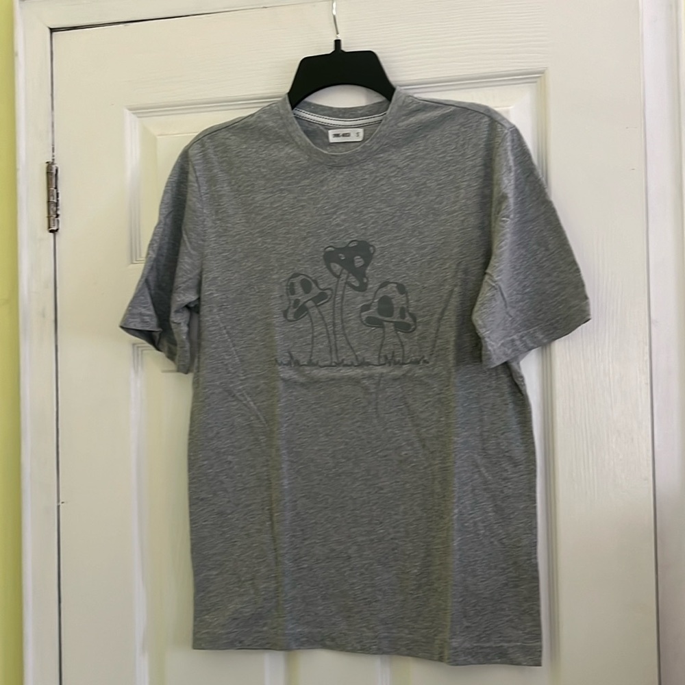 MEN’s Spring & Mercer Tee in size SMALL
